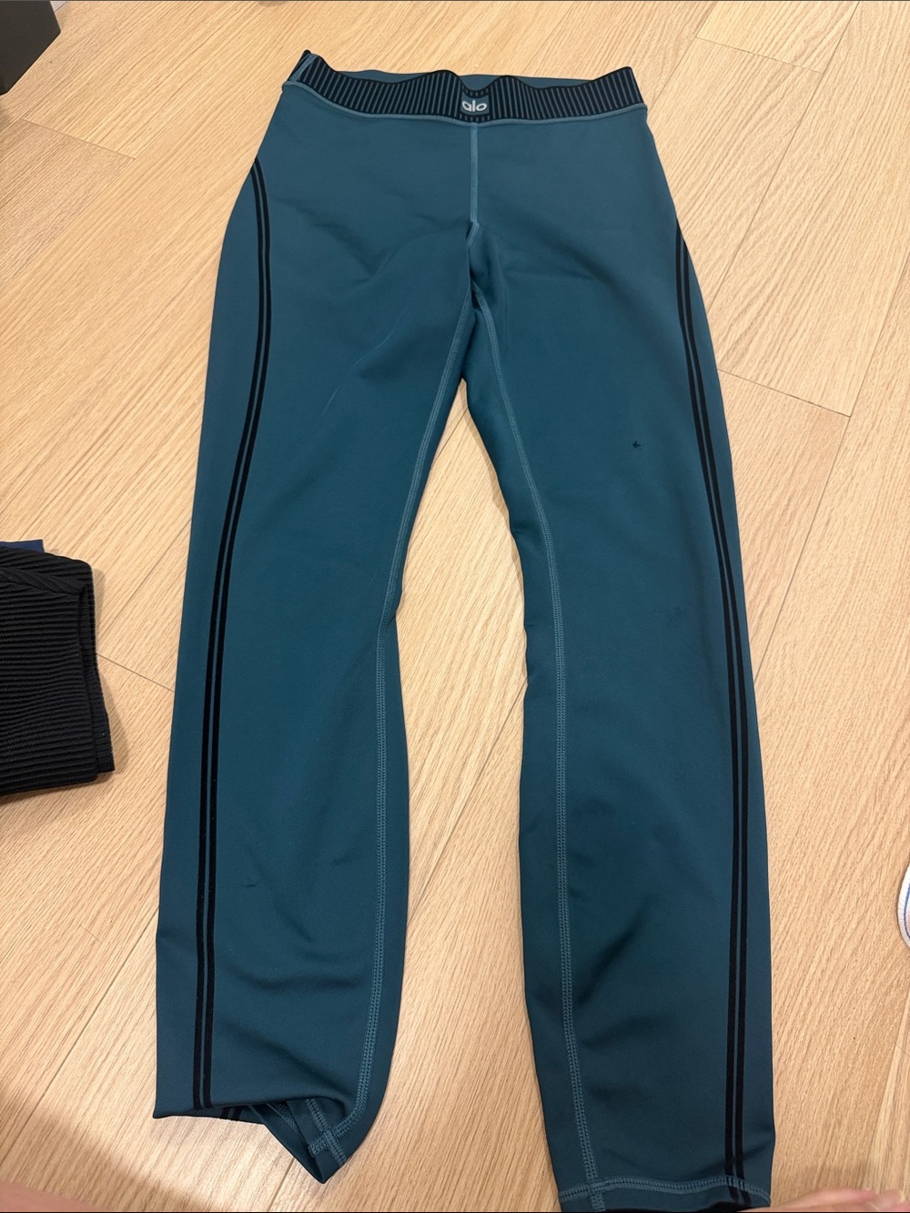 ALO Yoga Teal Leggings with Black Side Stripes